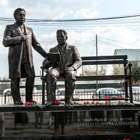 Памятник братьям Семену и Софрону Даниловым, Горный улус