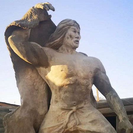 Памятник легендарному силачу Майагатта Бэрт Хара, Усть-Алданский улус