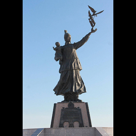 Памятник матери, г. Якутск